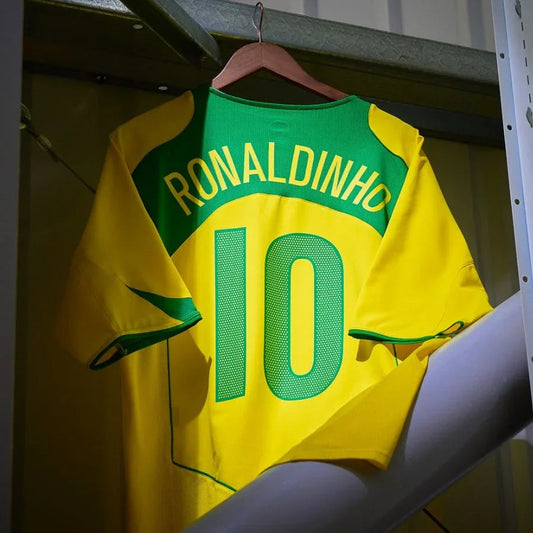 Ronaldinho 10 Brazil Home Retro 2004 Go Jersey
